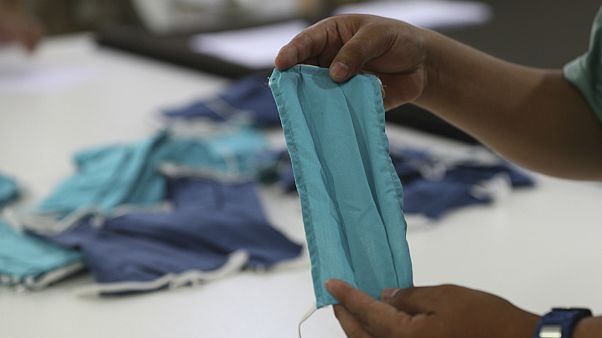 "عمل المعروف يدوم".. الصين ترسل مليون قناع إلى فرنسا لمواجهة كورونا "عمل المعروف يدوم".. الصين ترسل مليون قناع إلى فرنسا لمواجهة كورونا