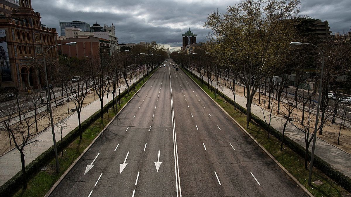Coronavirus: Madrid è deserta, il dramma degli anziani soli