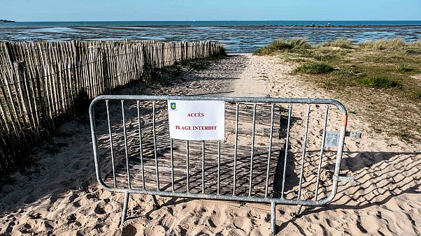 Barrière interdisant l'accès à une plage de l'île de Ré, dans le département français de Charente-Maritime, le 18 mars 2020. Barrière interdisant l'accès à une plage de l'île de Ré, dans le département français de Charente-Maritime, le 18 mars 2020.