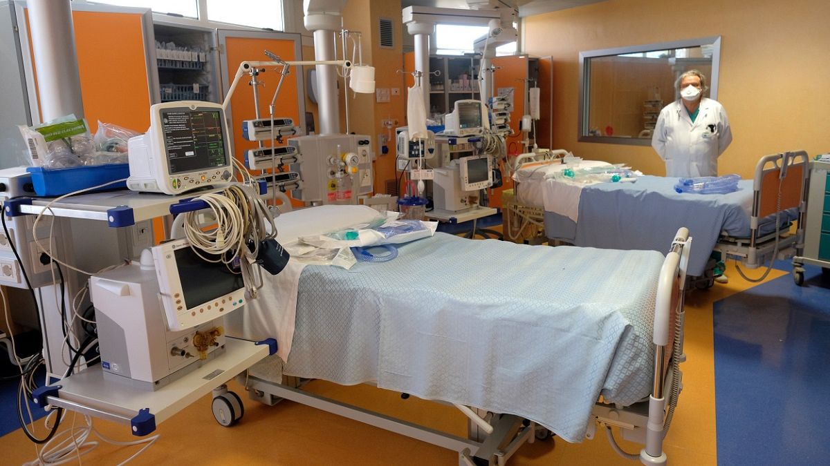 بخش ویژهٔ مراقبت‌های پزشکی در بیمارستانی در رُم، پایتخت ایتالیا. مارس ۲۰۲۰