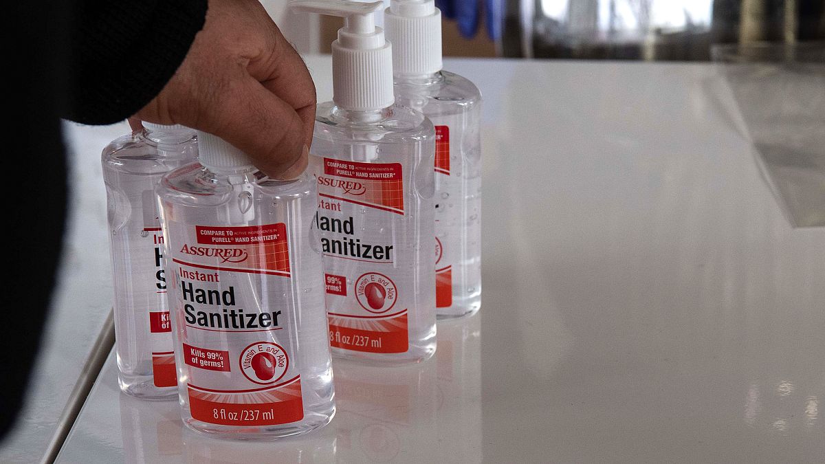 Koronavirüs stokçuluğuna radikal önlem: Bir şişe el temizleme jeli 5, ikinci şişe 134 euro