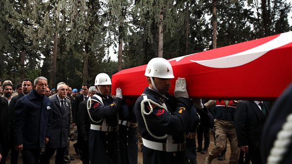Suriye'de hayatını kaybeden Türk askeri için tören düzenlendi (arşiv) Suriye'de hayatını kaybeden Türk askeri için tören düzenlendi (arşiv)