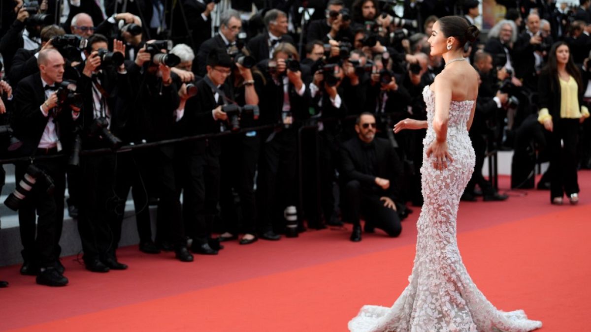 La actriz y modelo Olivia Culpo a su llegada a la proyección de "Sibyl" en la 72º del Festival de Cannes