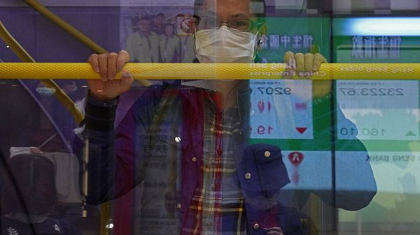 Ein Mann in einem Bus in Hongkong, 17. März 2020. Ein Mann in einem Bus in Hongkong, 17. März 2020.