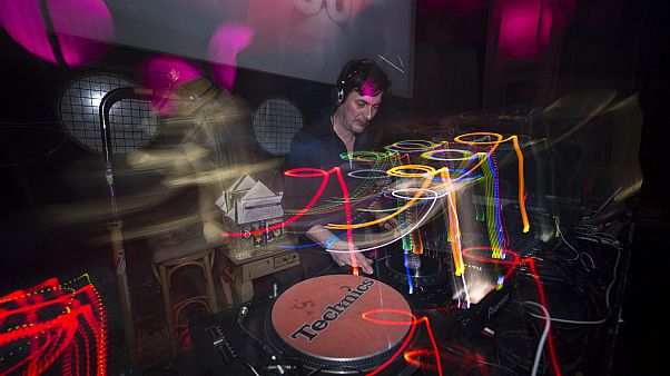 Nostalgia della techno? Berlino apre il più grande club virtuale al mondo Nostalgia della techno? Berlino apre il più grande club virtuale al mondo