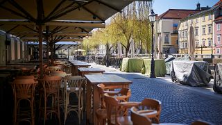 Üres vendéglátóhelyek Ljubljanában