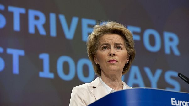 Comissão Europeia flexibiliza disciplina orçamental e dá a mão a Itália Comissão Europeia flexibiliza disciplina orçamental e dá a mão a Itália