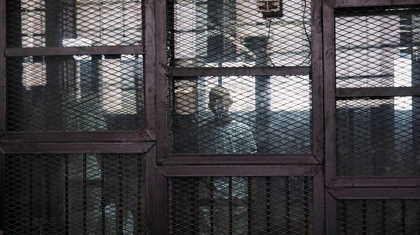 قلق بين عائلات السجناء في مصر في ظل تفشي فيروس كورونا قلق بين عائلات السجناء في مصر في ظل تفشي فيروس كورونا
