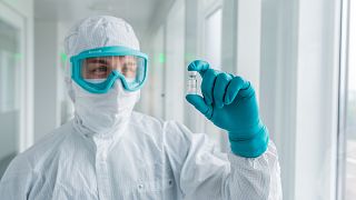 Vállalatok és tudományos intézmények versengenek a koronavírus elleni vakcina kifejlesztésén