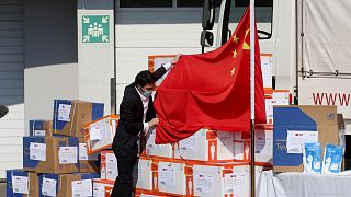 "دبلوماسية الأقنعة".. الصين تحاول تلميع صورتها بمساعدة العالم في مكافحة كورونا