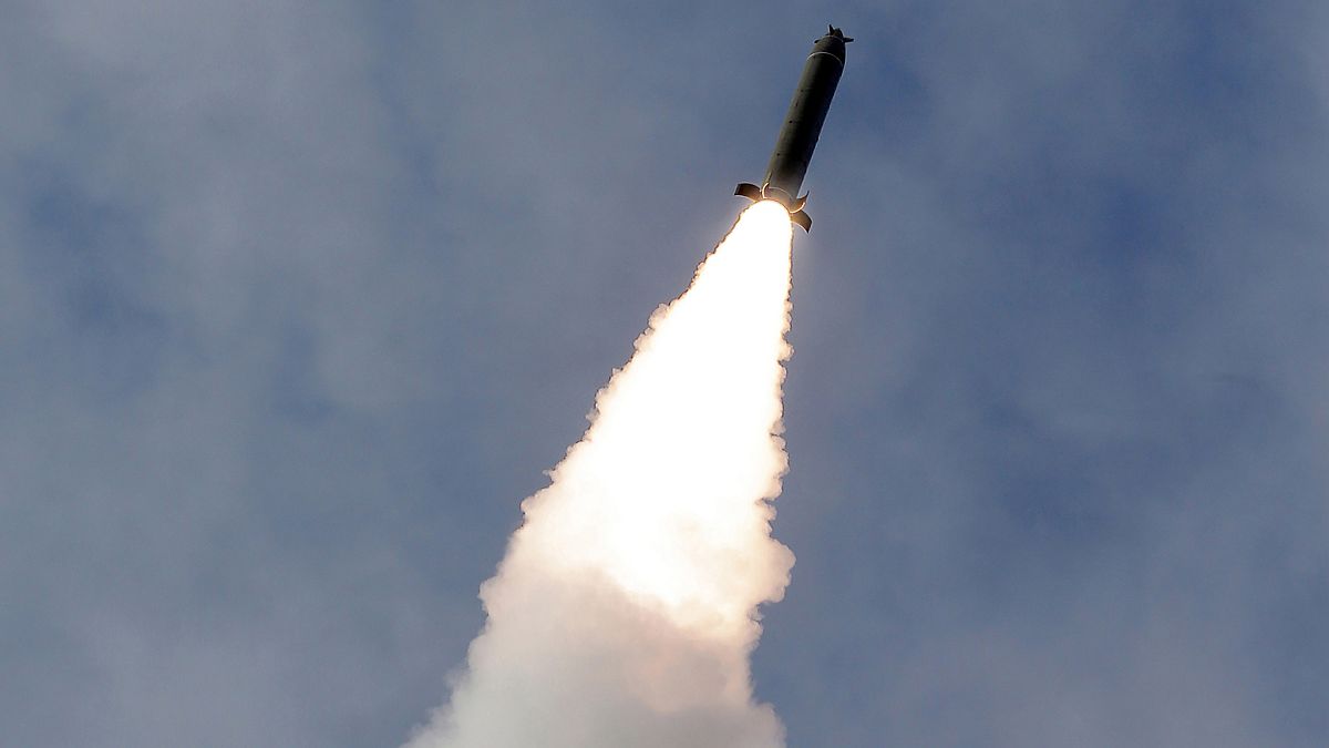 Пхеньян осуществил запуски двух баллистистических ракет
