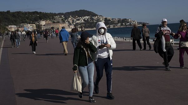 Drónokkal figyelik meg a franciákat a járvány idején Drónokkal figyelik meg a franciákat a járvány idején