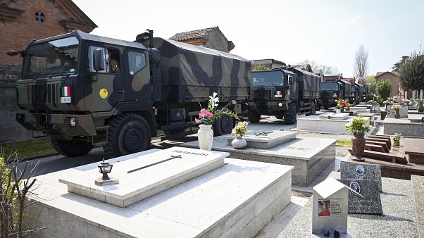 Militär-Lkw in Ferrara (Archiv) Militär-Lkw in Ferrara (Archiv)