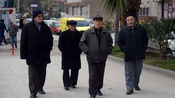 Sinop'ta yürüyüş yapan yaşlılar Sinop'ta yürüyüş yapan yaşlılar