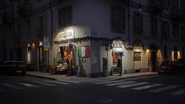 El avance del COVID-19 en Italia obliga al Gobierno a dar un paso más hacia el cierre total El avance del COVID-19 en Italia obliga al Gobierno a dar un paso más hacia el cierre total