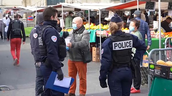 Les marchés en plein air, l'anti-confinement contre le coronavirus Les marchés en plein air, l'anti-confinement contre le coronavirus