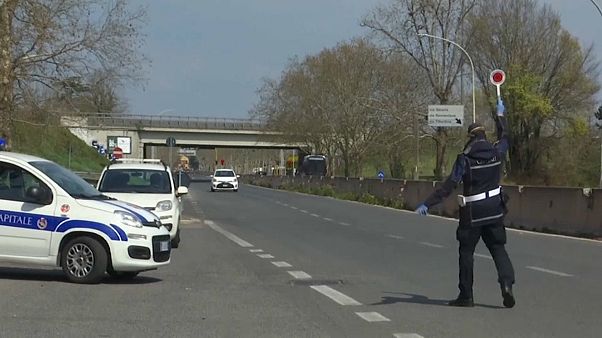 Италия: снижение суточного числа жертв Covid-19 Италия: снижение суточного числа жертв Covid-19