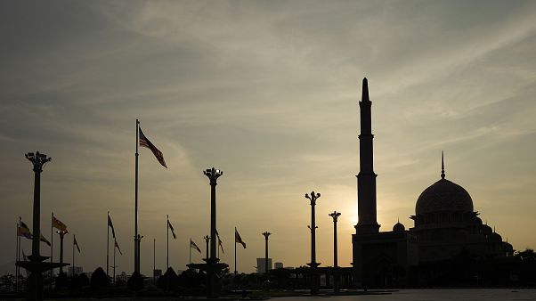 بسبب كورونا.. السلطات الدينية في كل دول الشرق الأوسط: "صلوا في منازلكم" بسبب كورونا.. السلطات الدينية في كل دول الشرق الأوسط: "صلوا في منازلكم"