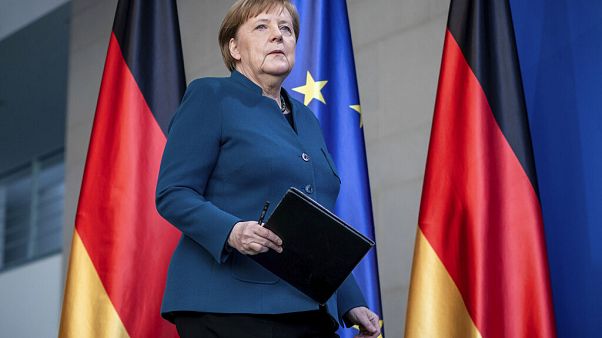 Almanya Başbakanı Angela Merkel 65 yaşında olması sebebiyle koronavirüs salgınında risk grubuna giriyor. Almanya Başbakanı Angela Merkel 65 yaşında olması sebebiyle koronavirüs salgınında risk grubuna giriyor.