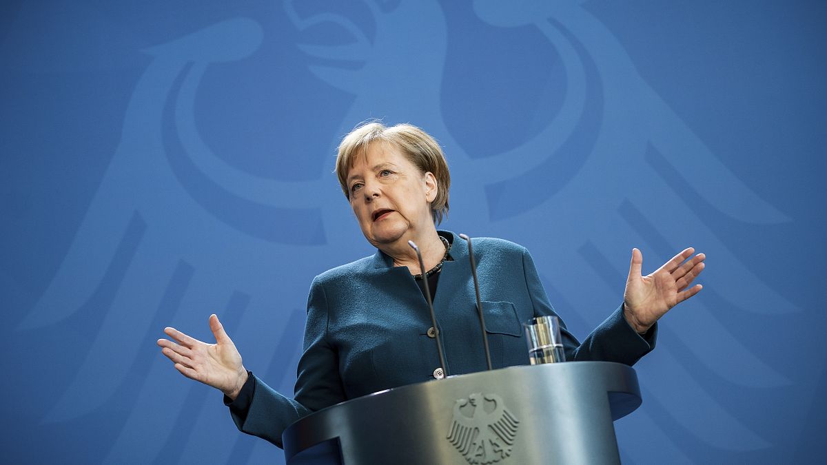 Angela Merkel német kancellár vasárnapi sajtótjákoztatóján