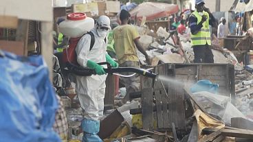 Markt in Dakar brachial desinfiziert  
