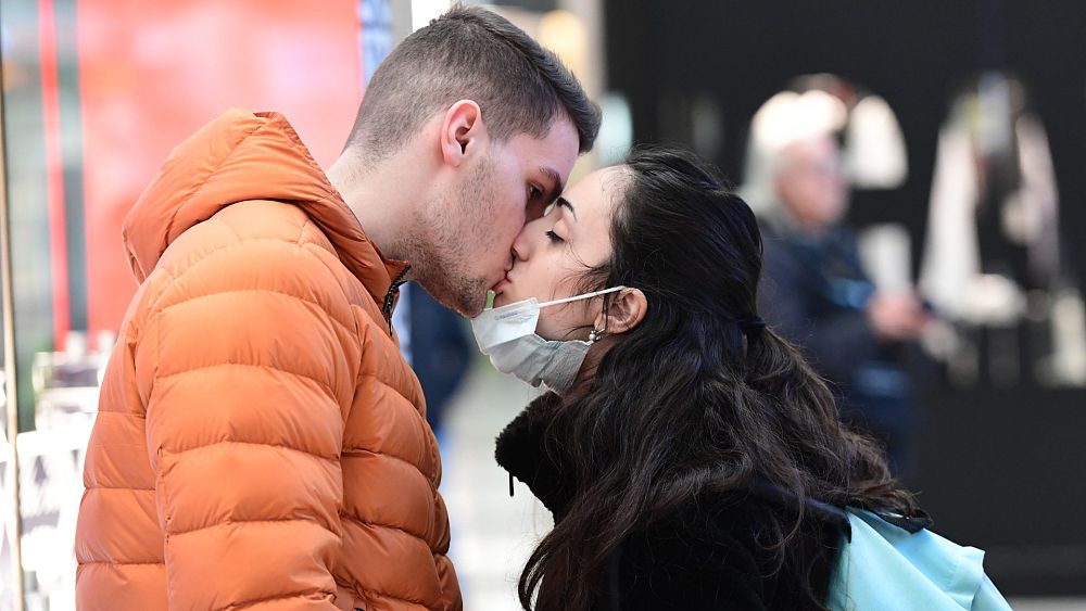 Sexe, drague... Comment se protéger à l'heure du coronavirus