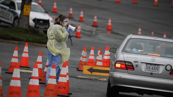 Amerika'nın VVirginia eyaletinde sürücülere uygulanmak üzere geçici Covid-19 test sahaları oluşturuldu. Amerika'nın VVirginia eyaletinde sürücülere uygulanmak üzere geçici Covid-19 test sahaları oluşturuldu.