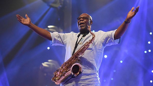 Manu Dibango koronavirüsten hayatını kaybetti Manu Dibango koronavirüsten hayatını kaybetti