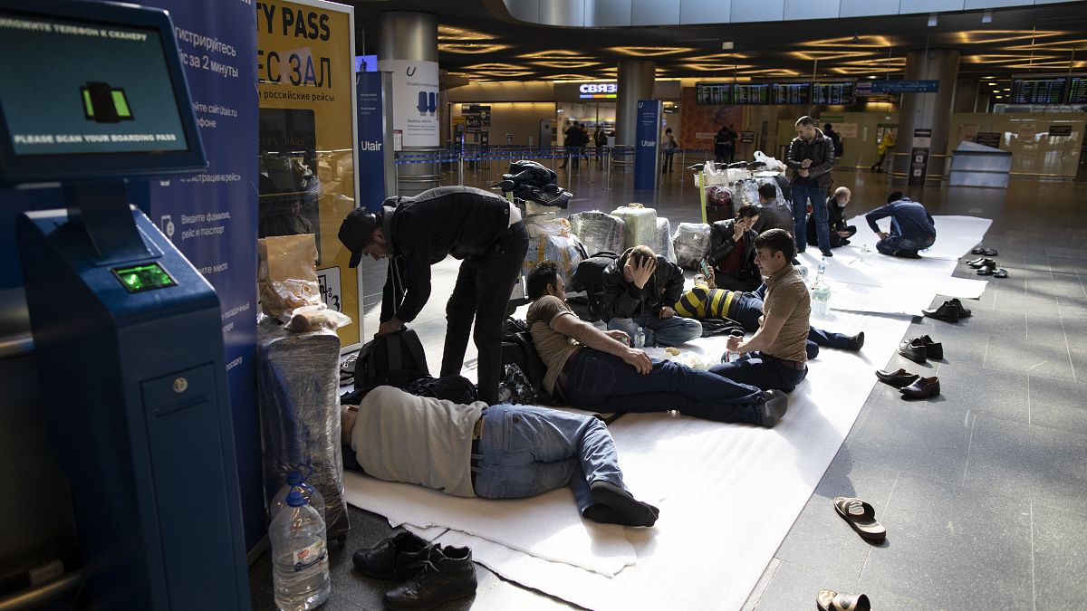 Трудовые мигранты застряли в аэропортах Москвы