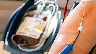 تلاش برای درمان مبتلایان به کرونا با انتقال خون شفایافتگان