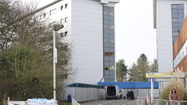Великобритания столкнулась с нехваткой персонала в больницах Великобритания столкнулась с нехваткой персонала в больницах