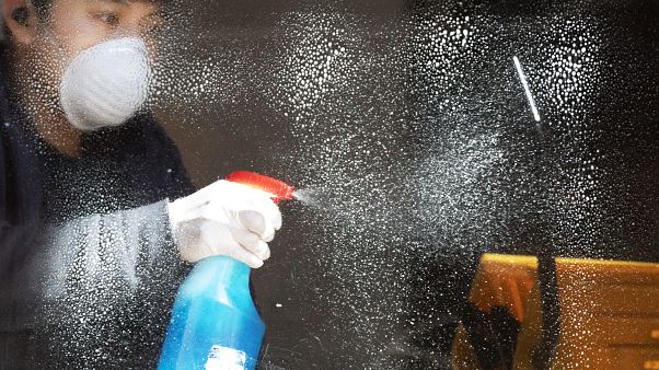 Decálogo de pautas de actuación en las viviendas durante el confinamiento Decálogo de pautas de actuación en las viviendas durante el confinamiento