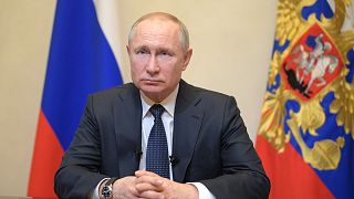 Владимир Путин перенес голосование по поправкам к конституции