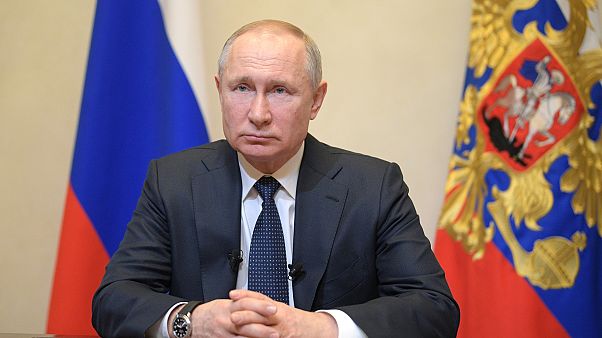 Владимир Путин перенес голосование по поправкам к конституции Владимир Путин перенес голосование по поправкам к конституции