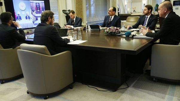 Erdoğan, Koronavirüs Bilim Kurulu Toplantısına video konferansla katıldı Erdoğan, Koronavirüs Bilim Kurulu Toplantısına video konferansla katıldı