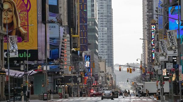 ABD'de koronavirüs salgının merkezi haline gelen New York kenti. 42. Cadde ABD'de koronavirüs salgının merkezi haline gelen New York kenti. 42. Cadde