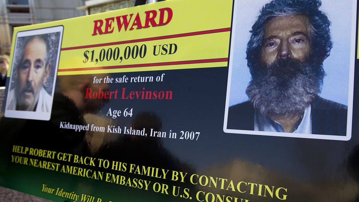 أسرة عميل الأف بي آي السابق روبرت ليفنسون تعلن وفاته في معتقله في إيران