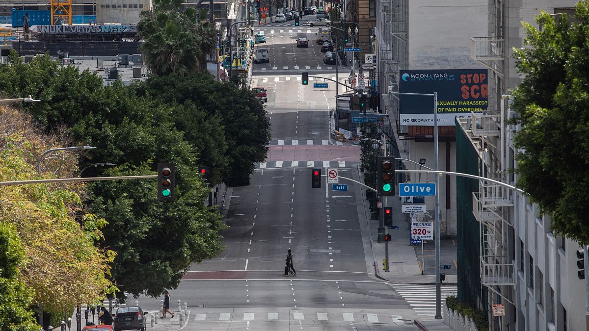 شوارع لوس أنجلس فارغة نتيجة الحجر المنزلي جراء فيروس كورونا