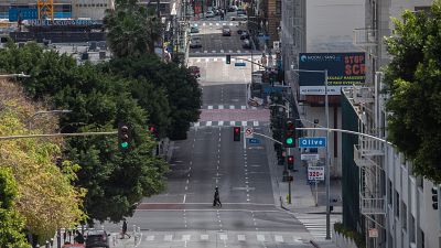 شوارع لوس أنجلس فارغة نتيجة الحجر المنزلي جراء فيروس كورونا
