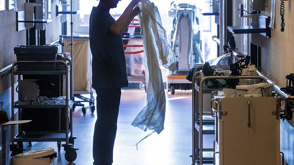 Geheilt aus Klinik entlassen: 101-jähriger Italiener besiegt Covid-19 Geheilt aus Klinik entlassen: 101-jähriger Italiener besiegt Covid-19