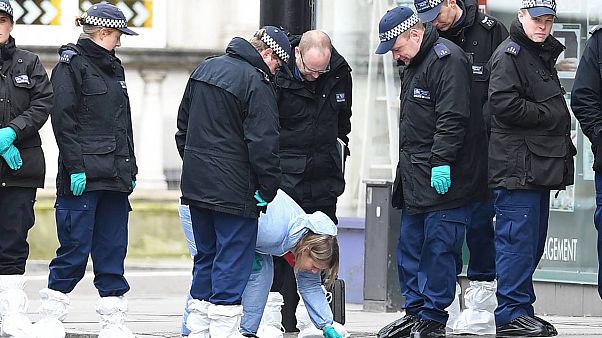İngiltere'de polis ve doktorların üzerine bilerek öksürenler 2 yıla kadar hapis cezası alacak İngiltere'de polis ve doktorların üzerine bilerek öksürenler 2 yıla kadar hapis cezası alacak