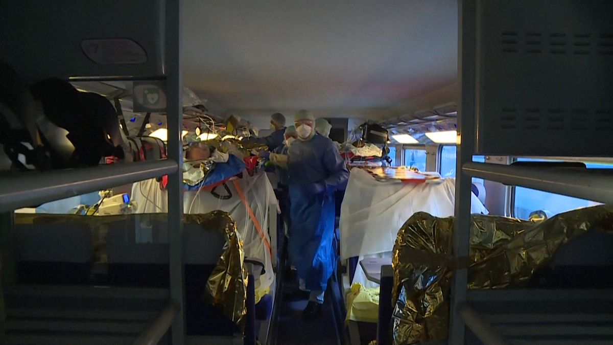 No Comment : le premier TGV médicalisé évacue des patients du Grand Est