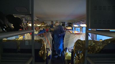 No Comment : le premier TGV médicalisé évacue des patients du Grand Est