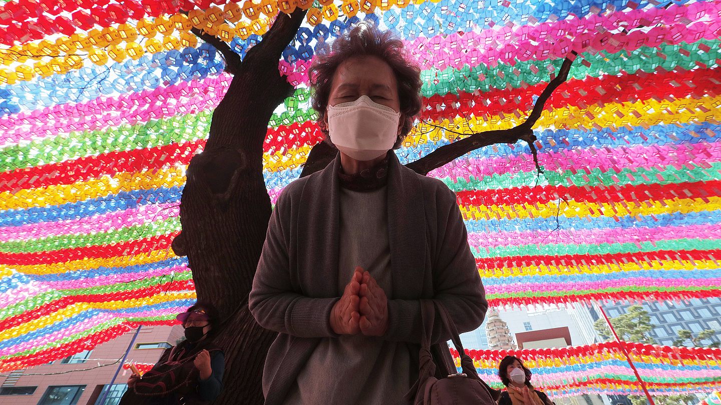 Les Sud Coreens Celebrent L Anniversaire De Bouddha Euronews