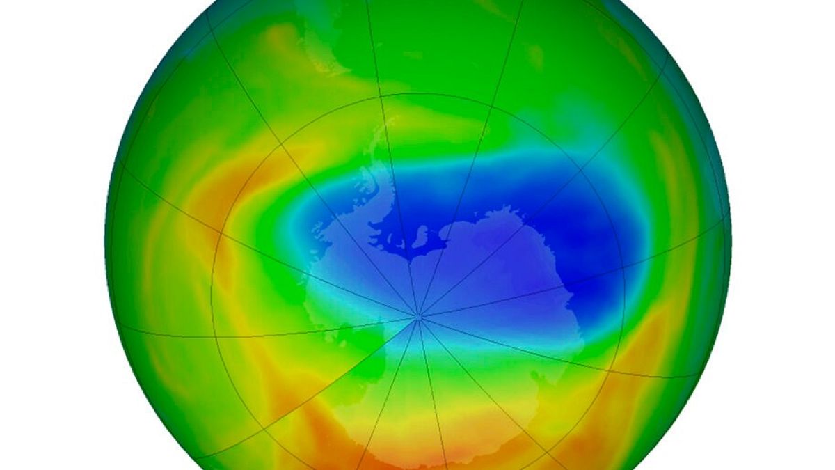 Yeni bir bilimsel araştırmaya göre Antarktika üzerindeki Ozon tabakası kalınlaşıyor