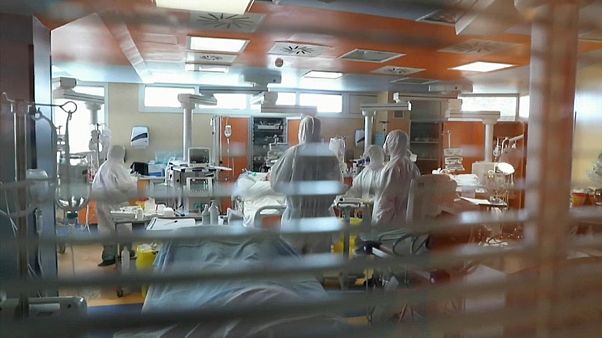 Le testimonianze dal fronte del coronavirus negli ospedali italiani Le testimonianze dal fronte del coronavirus negli ospedali italiani