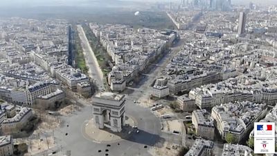 شاهد: شوارع باريس شبه خالية من الفرنسيين والسياح والسبب كورونا 