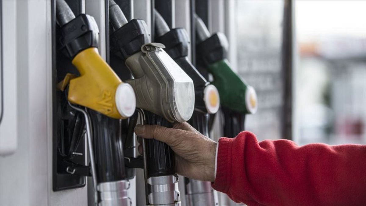 Dünyada petrol varil fiyatları düşerken Türkiye'de benzine 13 kuruşluk yeni zam