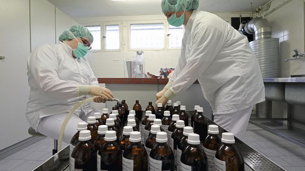 Los peligros de automedicarse contra el coronavirus: primeras víctimas por la cloroquina Los peligros de automedicarse contra el coronavirus: primeras víctimas por la cloroquina