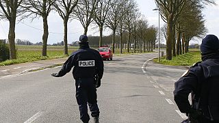 'Kocam metresini görmeye gidebilir mi?' Fransız polisine ilginç 'karantina soruları'